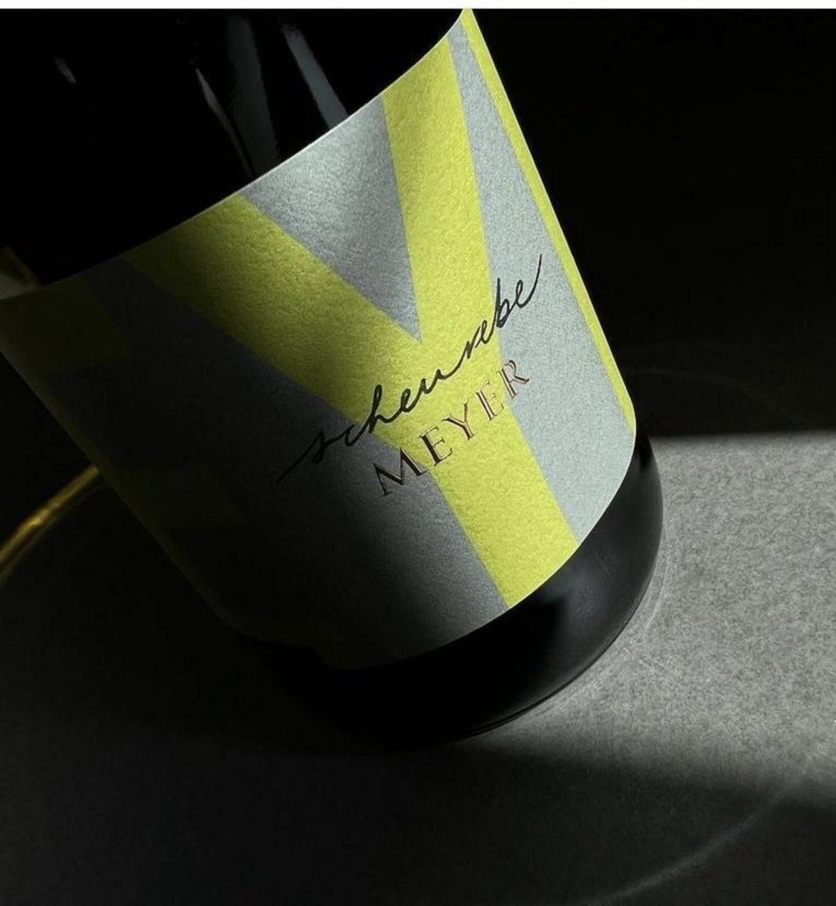 Weingut Meyer Weinflasche Eye-Linie